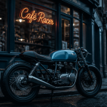 Moto cafe racer bleue devant café vintage à Londres