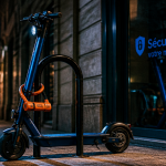 vol trottinette électrique sans assurance attachée lampadaire