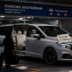 Voiture 8 places : modèle familial, grand coffre, 8 passagers