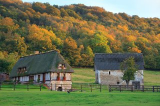 LA CHAUMIÈRE, UNE MAISON TRADITIONNELLE DE NORMANDIE